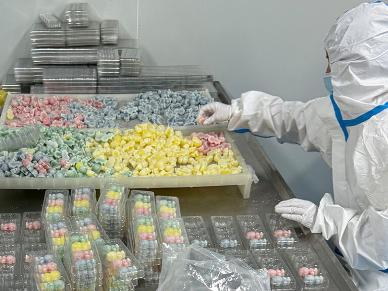 China-candy-factory1